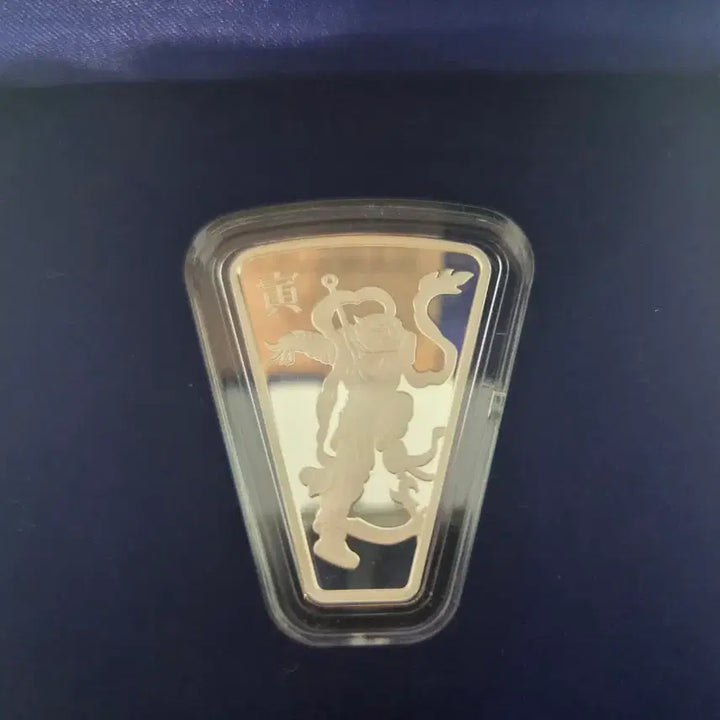[BUNJANG] KOMSCO 2022 Year of the Tiger 12 Zodiac Fan-Shaped Silver Medal / 한국조폐공사 2022 호랑이띠 12간지 부채꼴 은메달