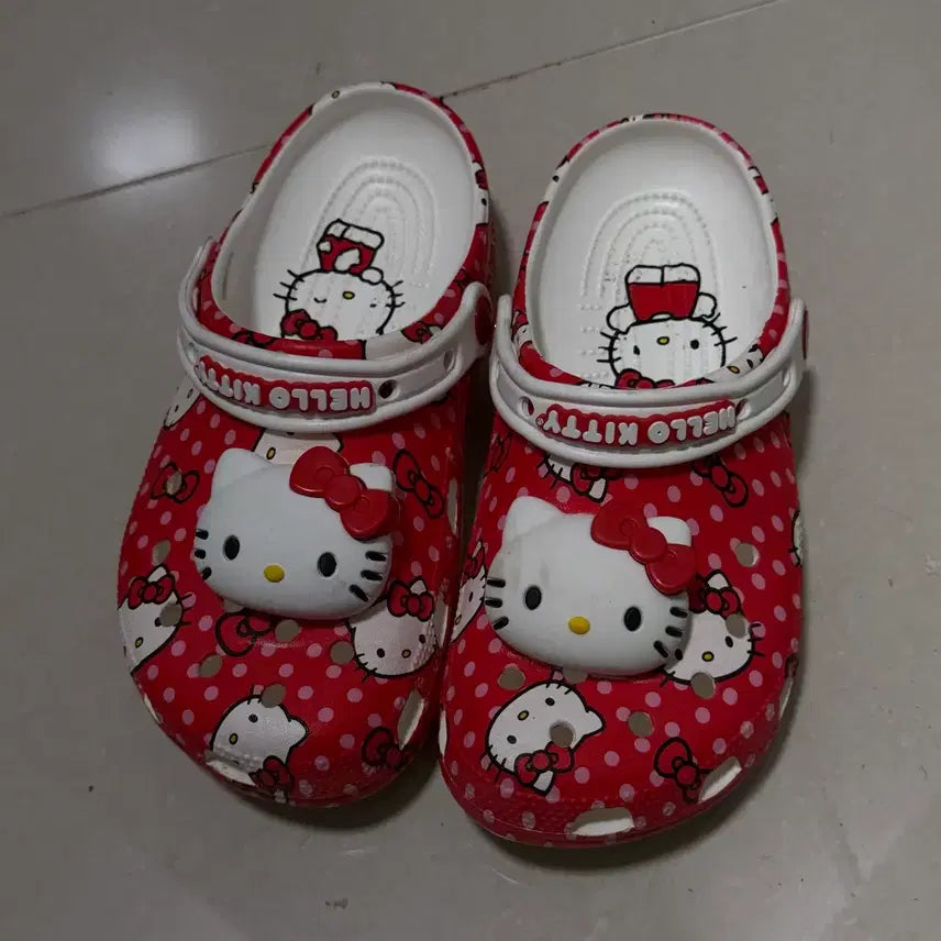 [BUNJANG] Crocs x Hello Kitty Classic Clog Multi / 크록스 X 헬로키티 클래식 클로그 멀티 240