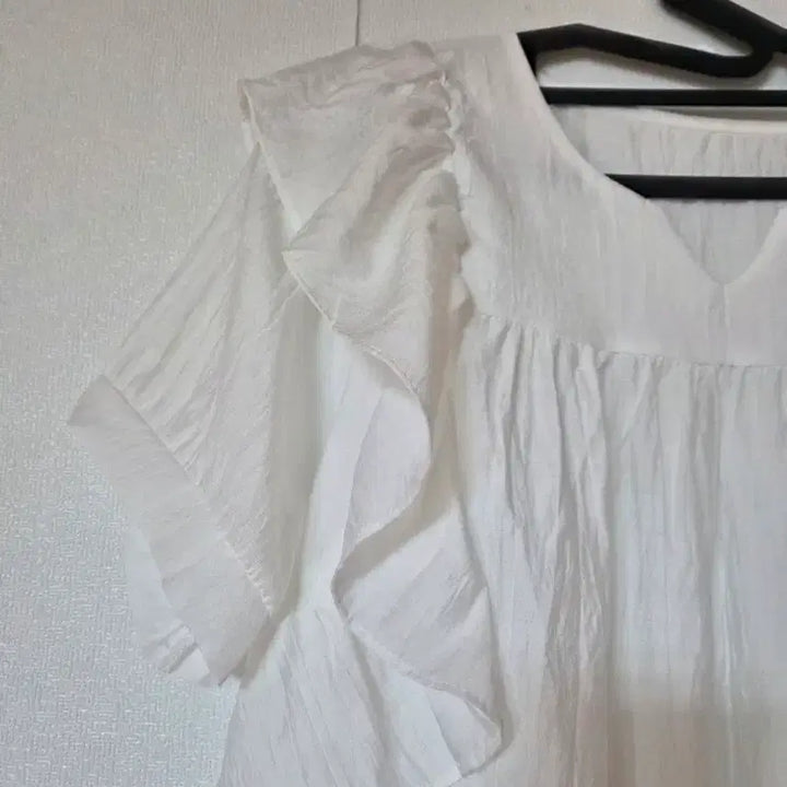 [SOLD OUT] (새상품)프릴 반팔 블라우스 화이트