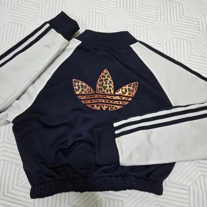 [BUNJANG] Adidas Leopard 3-Stripes Cropped Track Top / 아디다스 레오파드 삼선 트랙탑 크롭