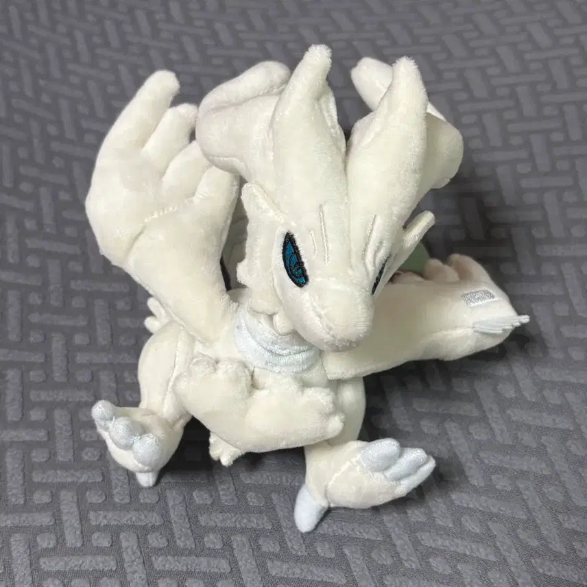 [BUNJANG] Pokemon Center Reshiram FIT Plush Doll / 포켓몬센터 레시라무 FIT 인형 누이 핏