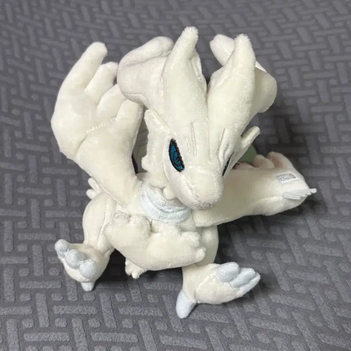[BUNJANG] Pokemon Center Reshiram FIT Plush Doll / 포켓몬센터 레시라무 FIT 인형 누이 핏