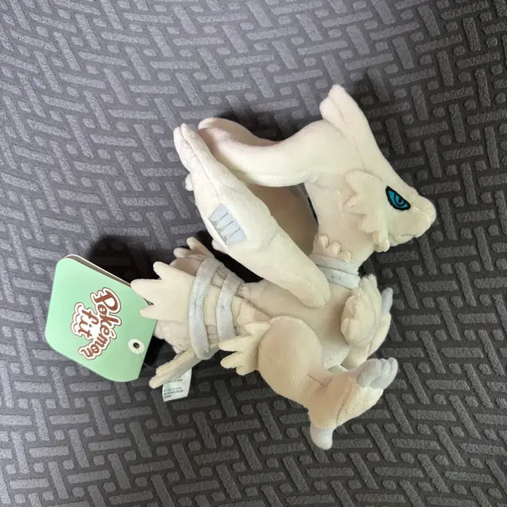 [BUNJANG] Pokemon Center Reshiram FIT Plush Doll / 포켓몬센터 레시라무 FIT 인형 누이 핏