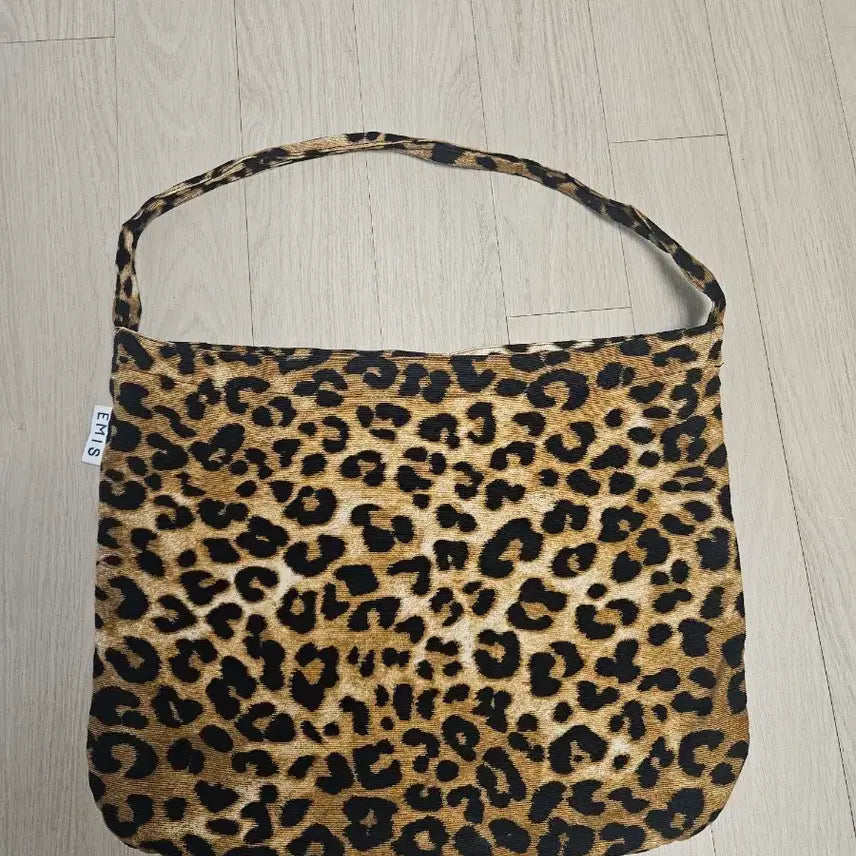 [SOLD OUT] EMIS 레오파드 숄더백
