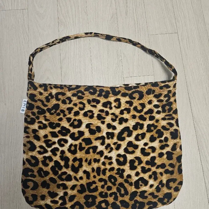 [SOLD OUT] EMIS 레오파드 숄더백