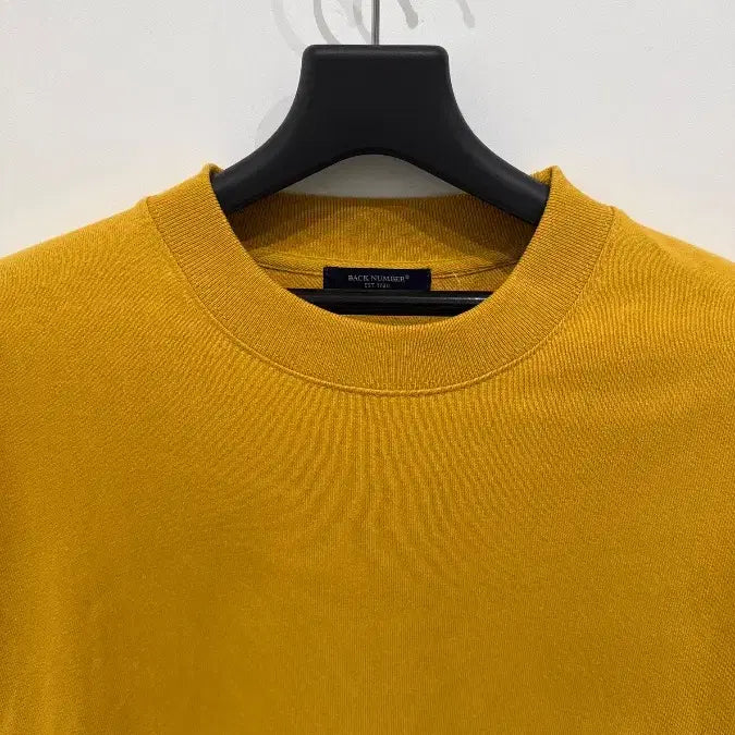 [SOLD OUT] [XL] 백 넘버 머스타드 옐로우 라운드넥 스웨트셔츠
