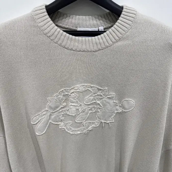 [SOLD OUT] [L] 위크데이 라이트 베이지 자수 니트 스웨터
