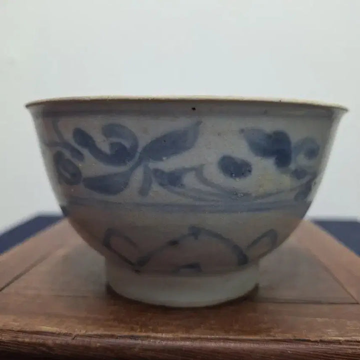 [BUNJANG] Antique Chinese Celadon Porcelain Blue-and-White Scroll Motif Bowl / 중국 도자기, 골동품, 청화백자 당초문완