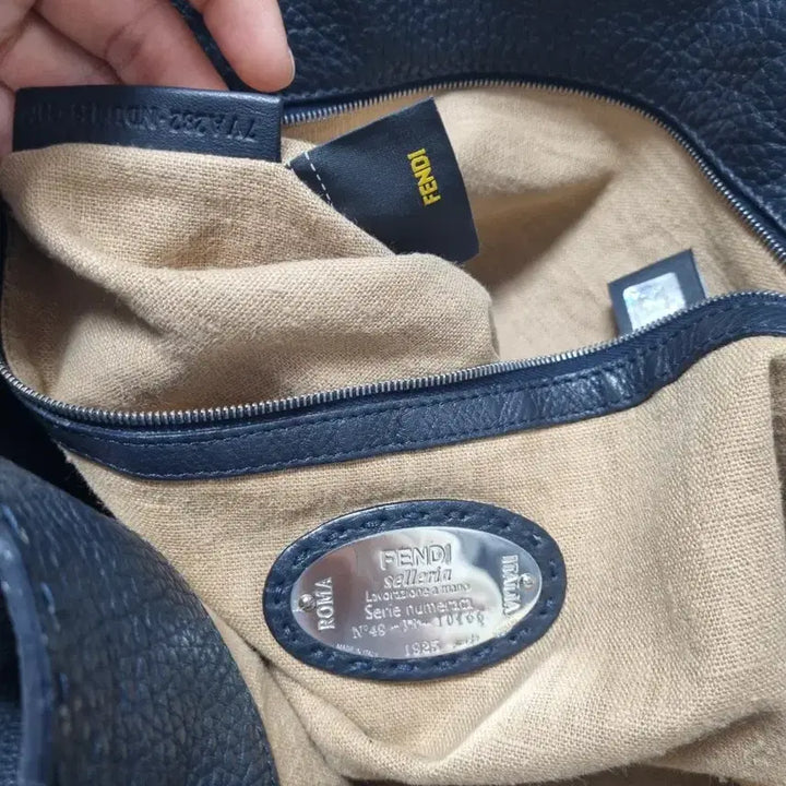 [BUNJANG] Fendi Selleria Full Leather Shoulder Bag / 펜디 셀러리아 통 가죽 숄더백 (정품)