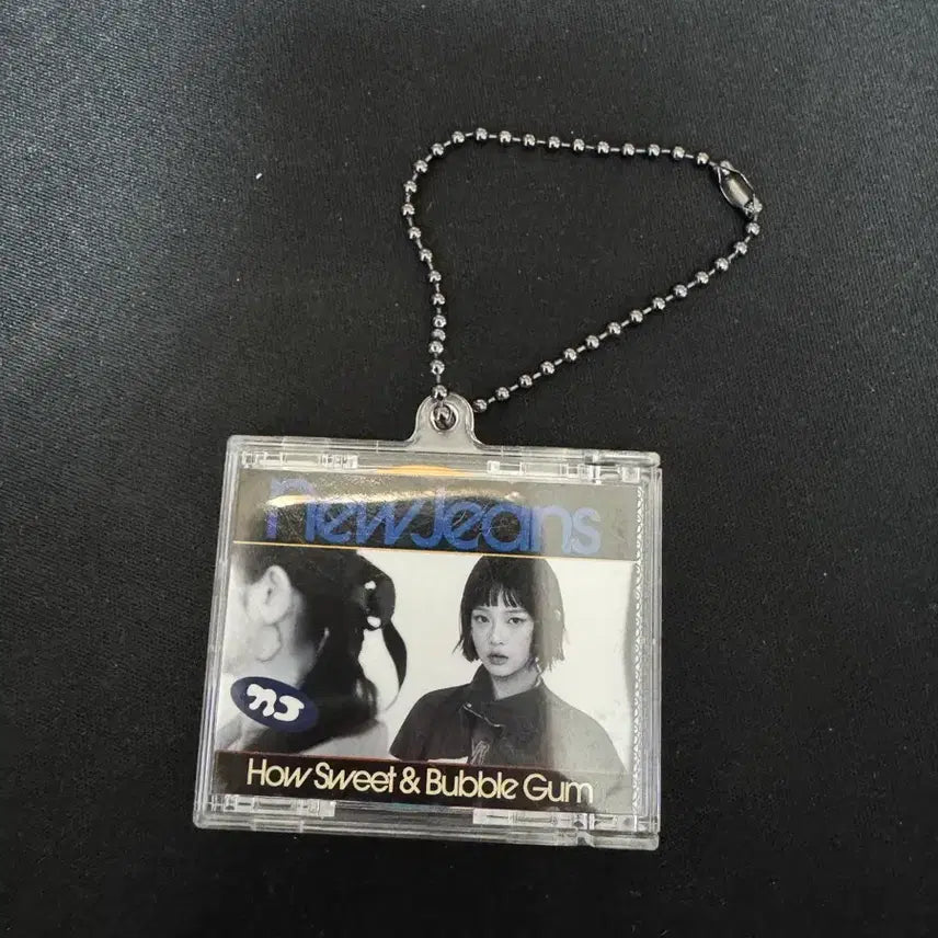 [BUNJANG] NewJeans How Sweet Mini CD Case Keychain Hanni / 뉴진스 하우 스위트 미니 CD 케이스 키링 하니