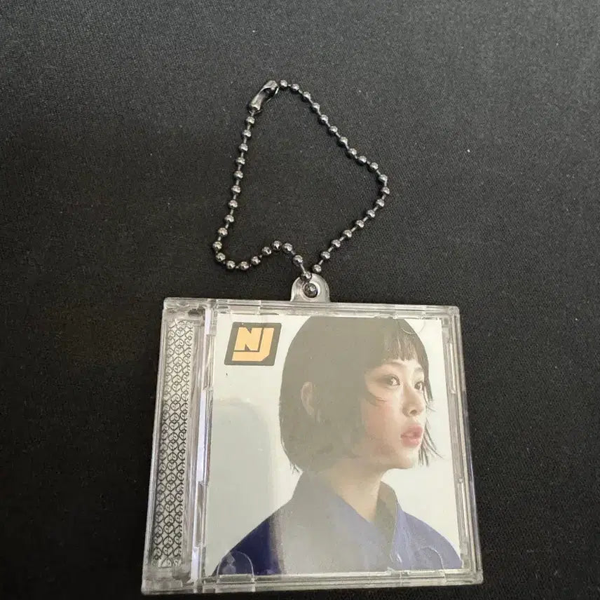 [BUNJANG] NewJeans How Sweet Mini CD Case Keychain Hanni / 뉴진스 하우 스위트 미니 CD 케이스 키링 하니