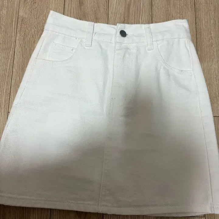 [BUNJANG] Zigzag White A-Line Skirt (Size S) / 1회 착용/ [지그재그] 화이트 A라인 스커트 S사이즈