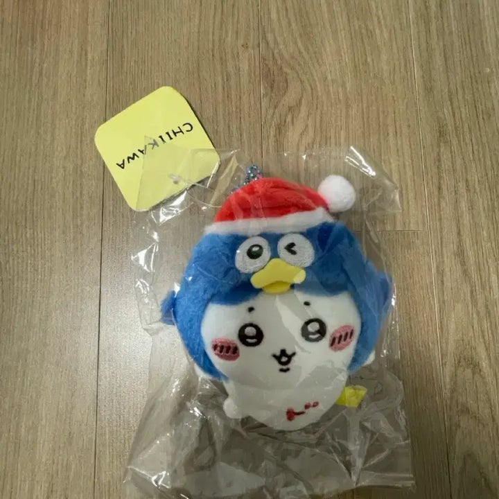 [BUNJANG] Chiikawa Don Quijote Collaboration Hachi Mascot (Santa/Penguin Hat) / [급처] 치이카와 돈키호테 하치 마스코트