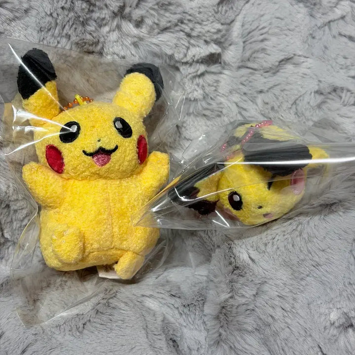 [BUNJANG] Pokemon Pichu + Pikachu "Chalsak" Mascot Bundle / 포켓몬 찰싹 마스코트 피츄+피카츄 일괄
