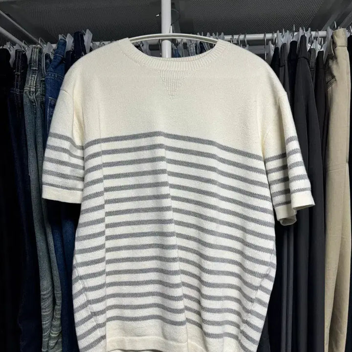 [BUNJANG] Outstanding Stripe Knit Ivory Grey L / 아웃스탠딩 스트라이프 니트 아이보리그레이 L