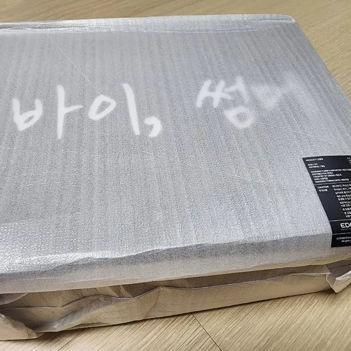 [BUNJANG] IU BY SUMMER Miniature Guitar Keychain Bundle Set (Sealed) / 아이유 바이썸머 미니어처기타 키링 일괄 판매(미개봉)