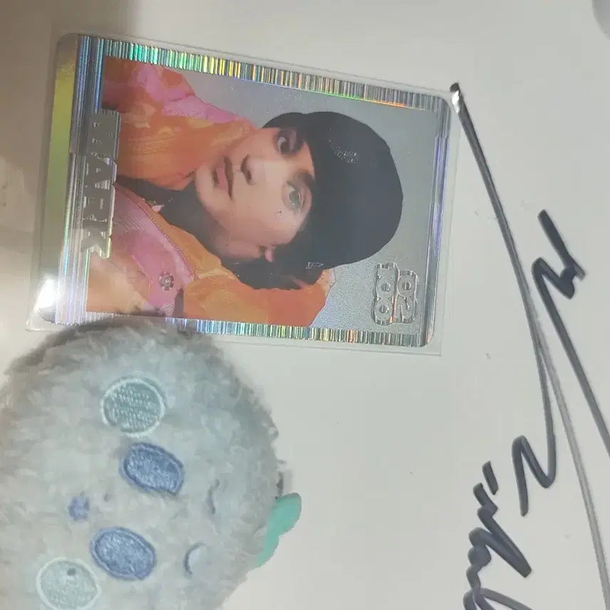[BUNJANG] NCT SuperM Mark Autographed Poster &amp; Buffering Special Photocard Bundle / 엔시티 슈퍼엠 마크 mark 친필 싸인 포스터 스페셜 트레카 포카 포토카드