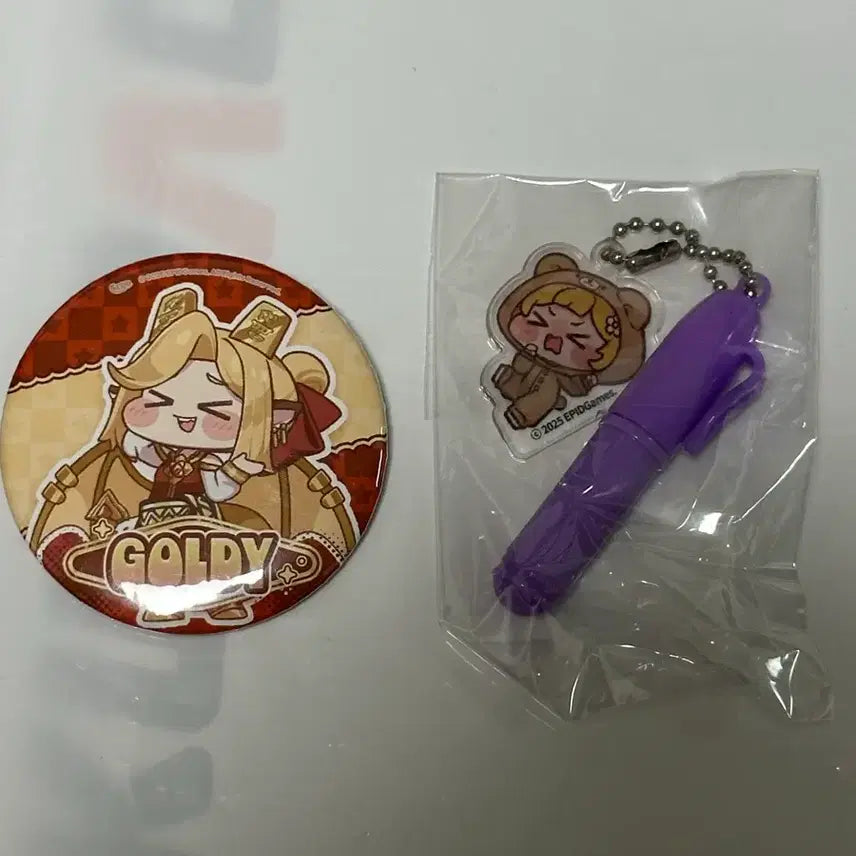 [BUNJANG] Trickcal Goldie Badge &amp; Mini Ballpoint Pen Bundle / 트릭컬 골디 뱃지 / 미니 볼펜 판매합니다