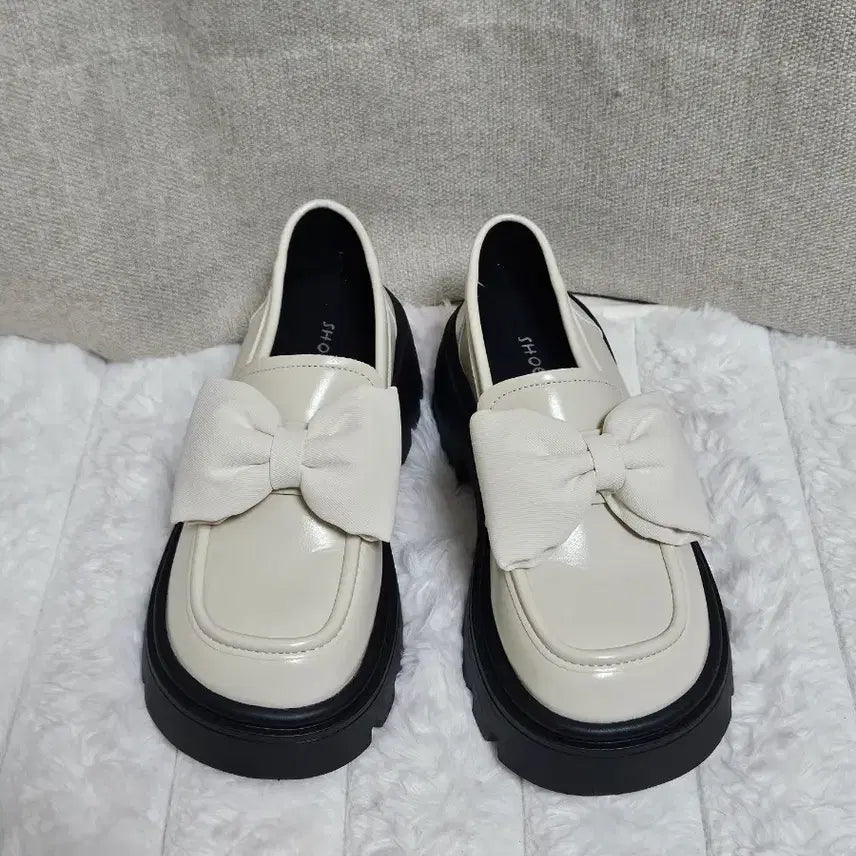 [BUNJANG] Ivory Ribbon Loafers (Size 230) / 아이보리 리본 로퍼 230