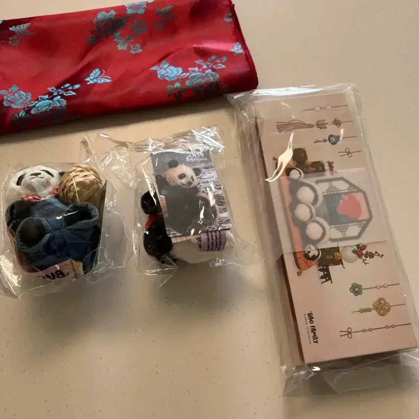 [BUNJANG] Hui Bao &amp; Rui Bao Carrot Gummy Keychain Bundle Set / 후이바오 당근키링 루이바오 양갱키링 일괄판매
