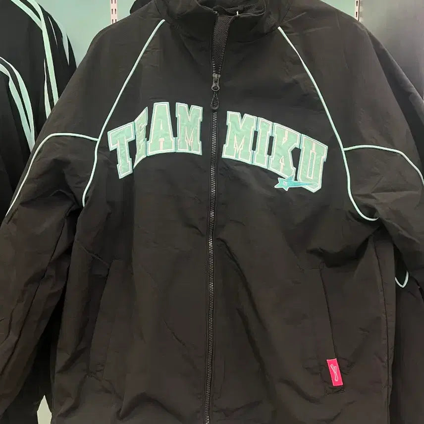 [BUNJANG] SPAO Hatsune Miku Windbreaker M Size Sealed / 스파오 팝업 하츠네 미쿠 윈드브레이커 M사이즈 미개봉