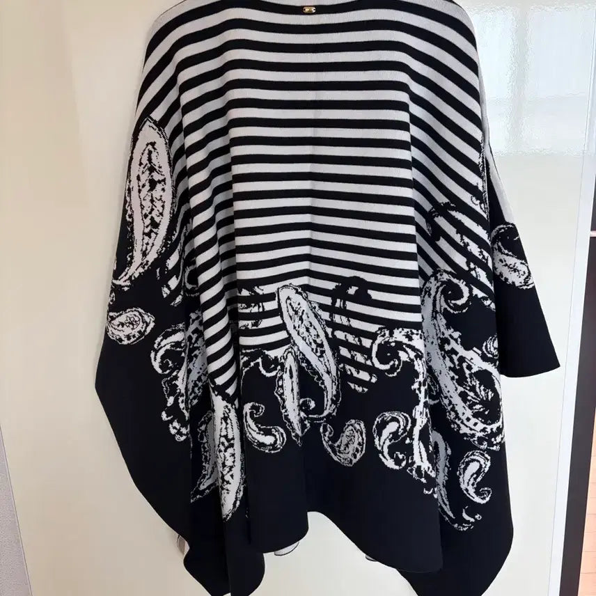[SOLD OUT] 에스까다 판초