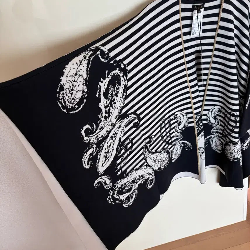 [SOLD OUT] 에스까다 판초