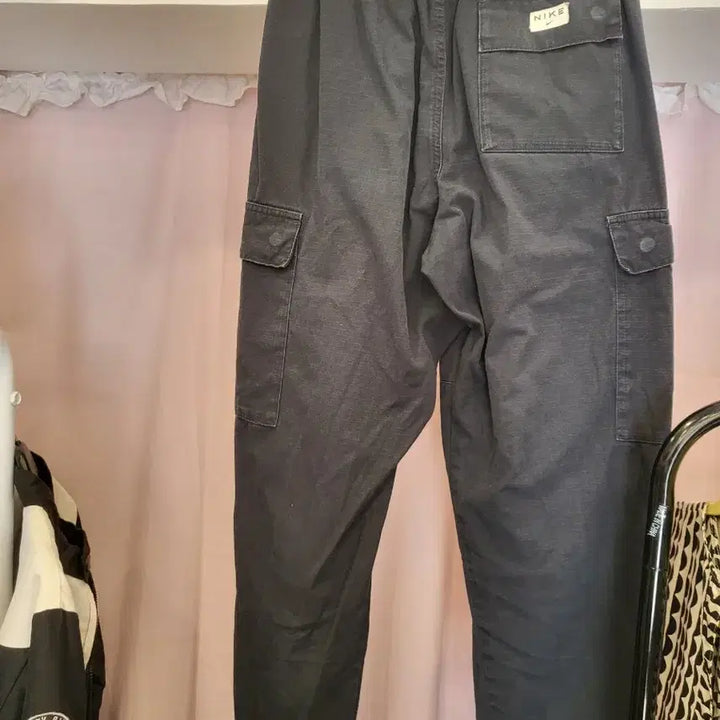 [SOLD OUT] 나이키 스우시우븐블랙카고