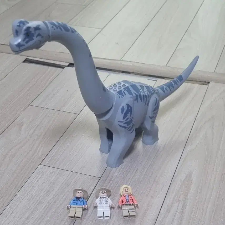 [BUNJANG] LEGO Jurassic World Brachiosaurus &amp; 3 Minifigures / 레고 쥬라기월드 브라키오사우르스 및 피규어 3개