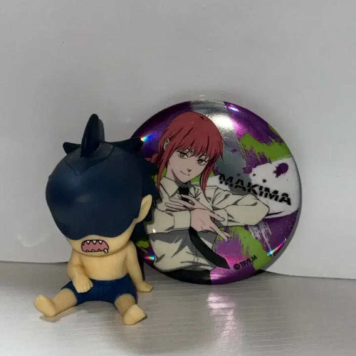 [BUNJANG] Chainsaw Man Makima Can Badge &amp; Beam Shoulder Figure Bundle Set / (개봉) 체인소맨 마키마 캔뱃지, 빔 어깨쿵 피규어 일괄 판매