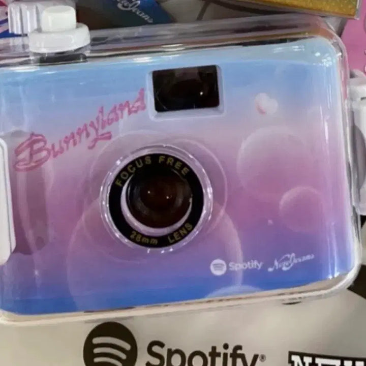 [BUNJANG] NewJeans Bunny Land Spotify Waterproof Film Camera Bundle with Photocard and Sticker / 뉴진스 버니랜드 스포티파이 방수 필름 카메라+포토카드+스티커