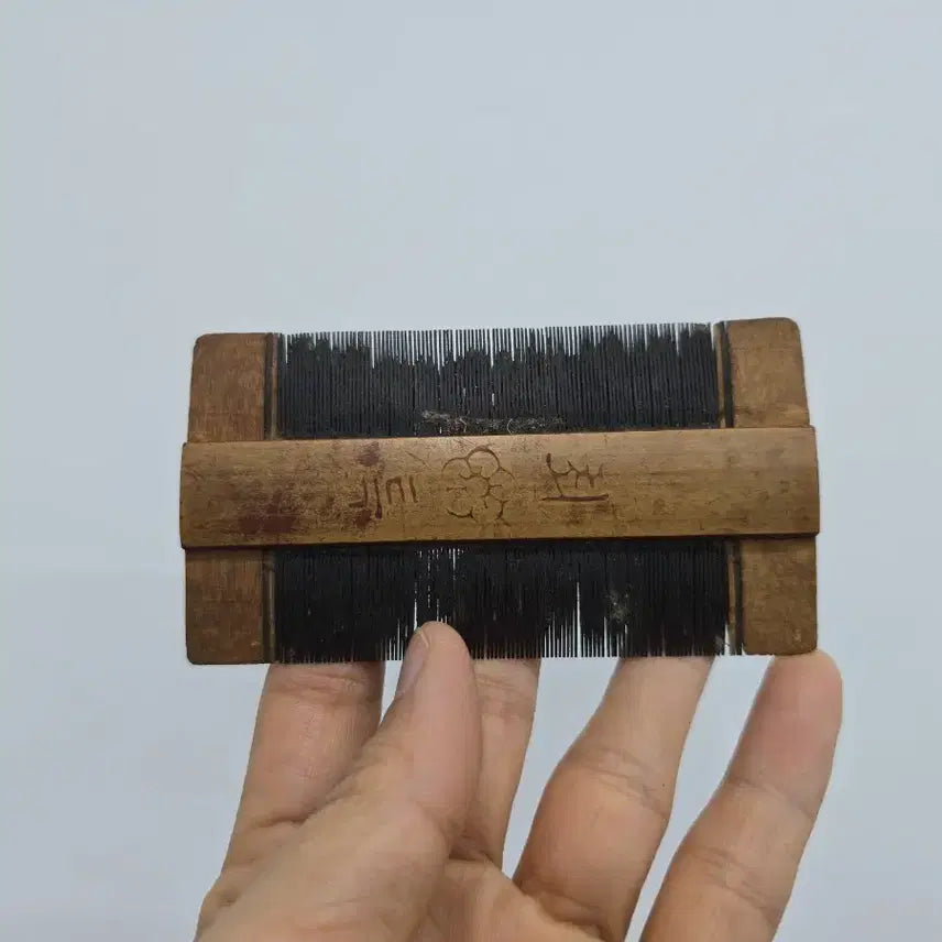 [BUNJANG] Antique Wooden Fine-tooth Comb / 민속품 나무 빗살 참빗