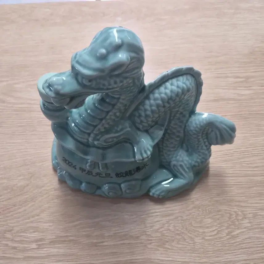 [SOLD OUT] 2024 청자 용 조각품 조형주병