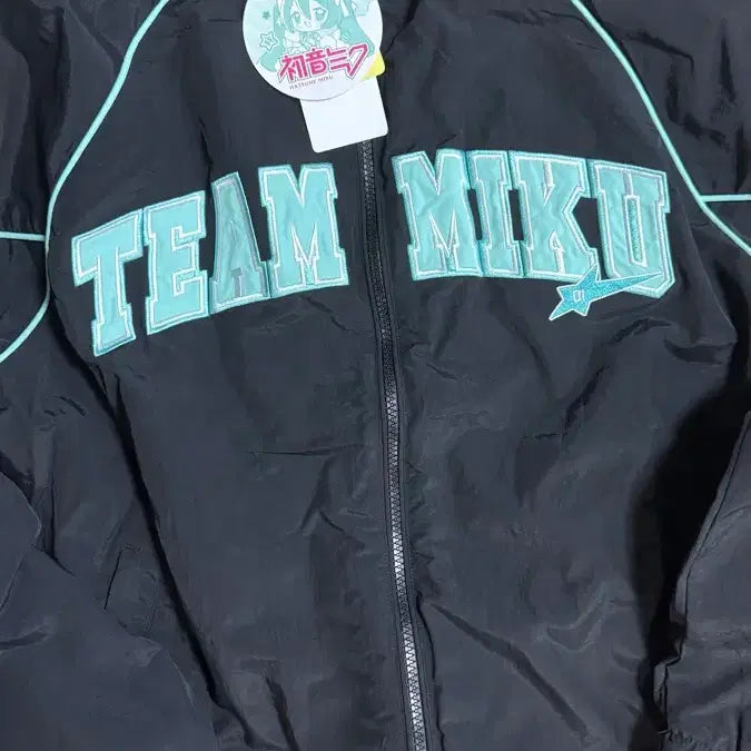 [BUNJANG] SPAO Hatsune Miku Windbreaker Jacket / 스파오 프렌즈 하츠네 미쿠 윈드브레이커 바람막이