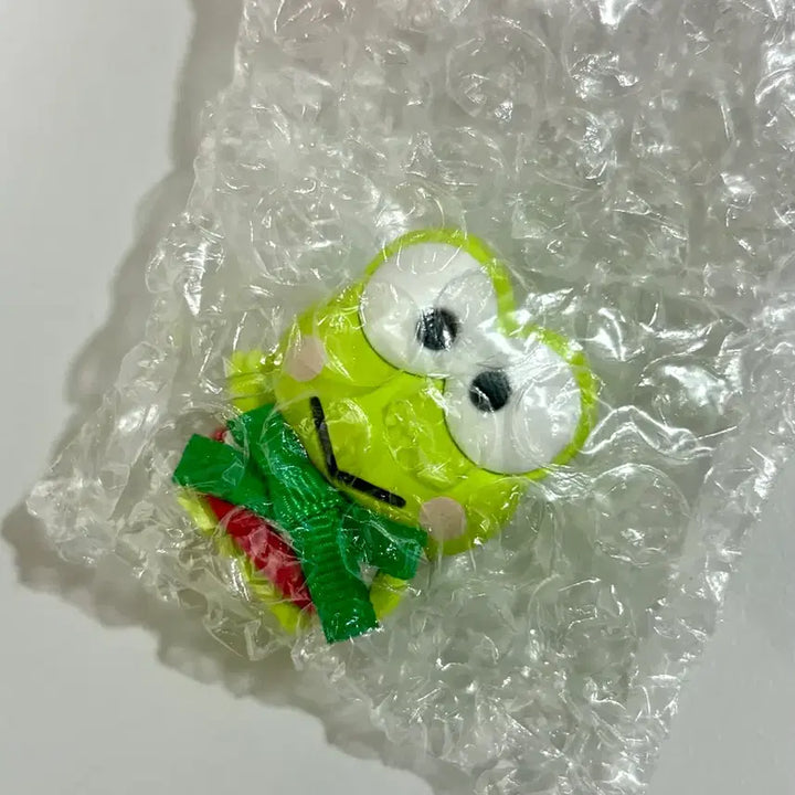 [BUNJANG] Sanrio Keroppi Random Badge / 산리오 캐릭터 대상 랜덤 뱃지 케로피