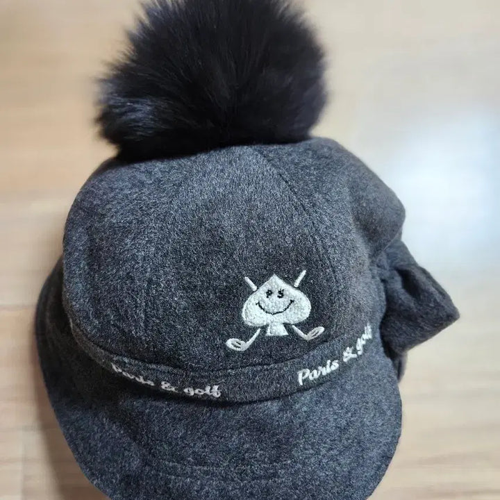 [BUNJANG] Pariss &amp; Golf Fur Pom Pom Golf Hat / 파리스앤골프 털 방울 골프 모자