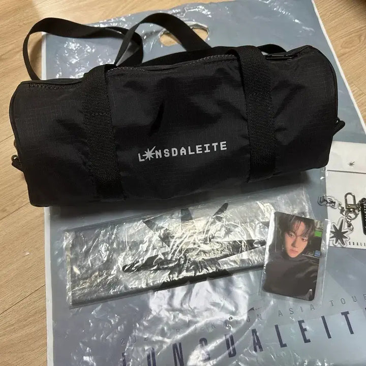 [BUNJANG] Baekhyun Concert Lonsdaleite Lightstick Pouch + Acrylic Keyring + Photocard + Shopping Bag / 백현 콘서트 론스딜라이트 응원봉 파우치+아크릴키링+포토카드+쇼핑백