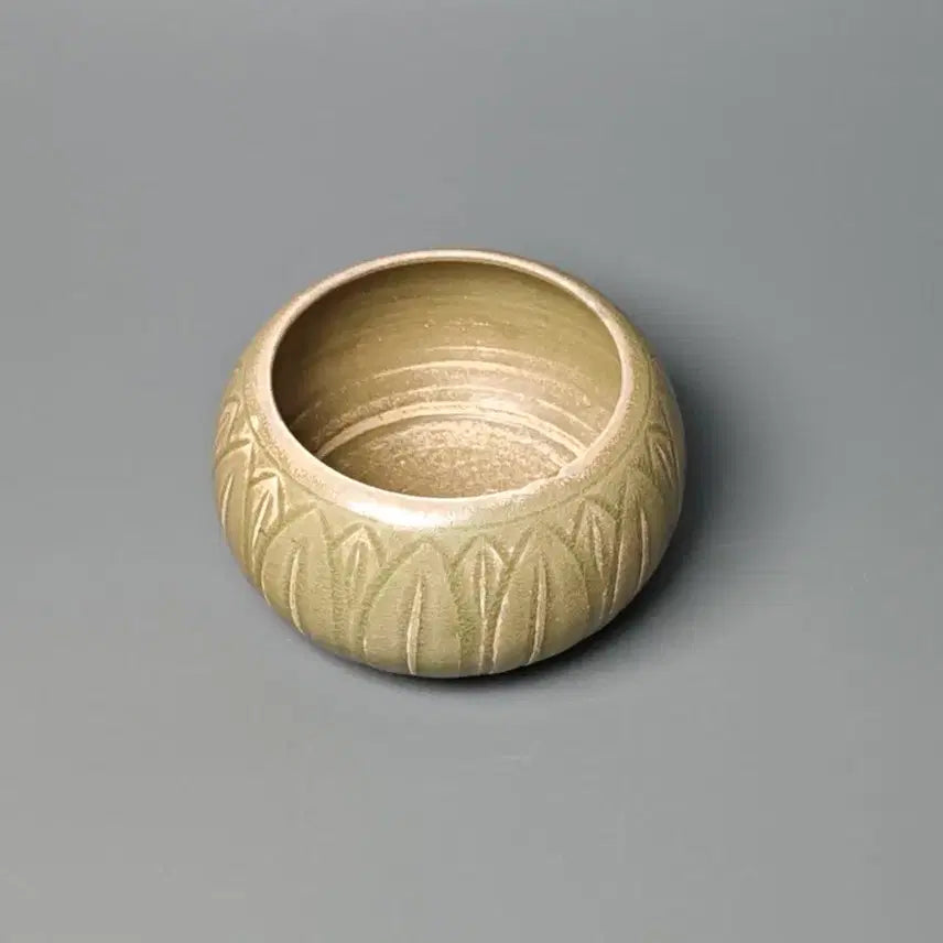[BUNJANG] Yuan Dynasty Celadon Lotus Pond Bowl - Authentic Excavated Chinese Ceramic Antique / [진품] 원대 원나라 시기 출토품 연판문 청자 수반 중국도자기 골동품