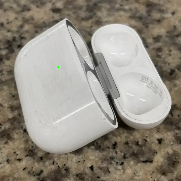 [BUNJANG] Apple AirPods 3rd Generation (Charging Case Only) / 에어팟3세대 본체 상태굿 싸게 급처!!