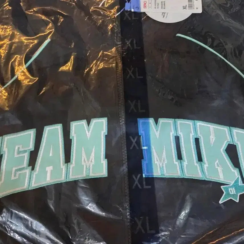 [BUNJANG] SPAO x Hatsune Miku Windbreaker (Sealed) / 미개봉) 스파오 X 미쿠 윈드브레이커 M + 특전