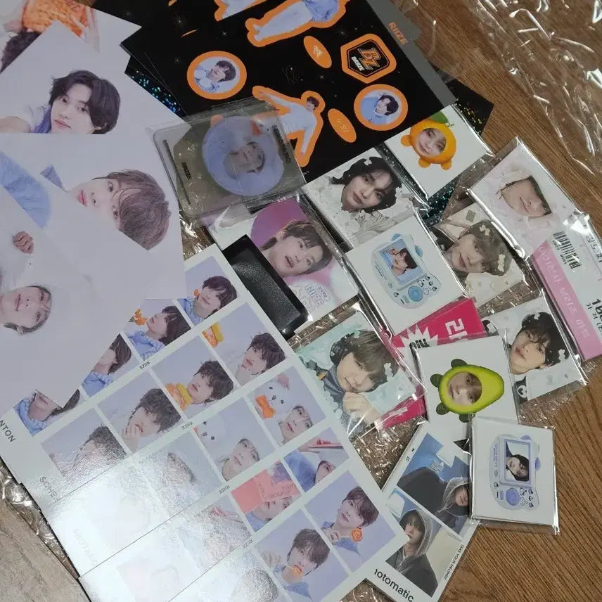 [BUNJANG] RIIZE Membership Goods Bundle Photocard &amp; Sticker Set / 라이즈 멤버쉽 굿즈 포토카드 스티커 일괄