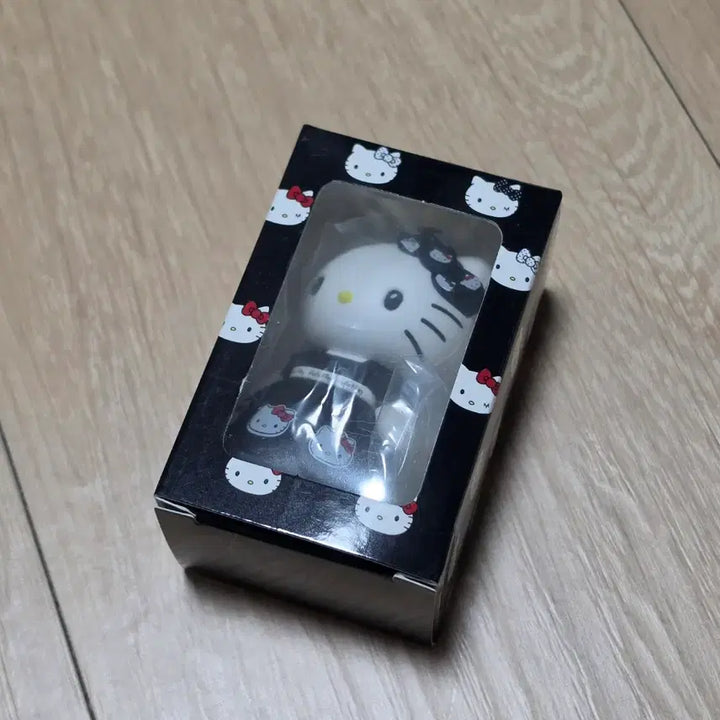 [BUNJANG] Hello Kitty Monokuro Birthday Figure / 키티 모노쿠로 생일 피규어