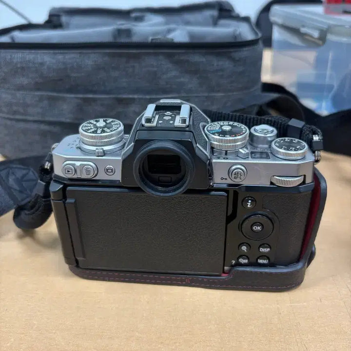 [BUNJANG] Nikon Z fc Silver Camera with Leather Case / 니콘 Z fc 실버 카메라 가죽 케이스 포함