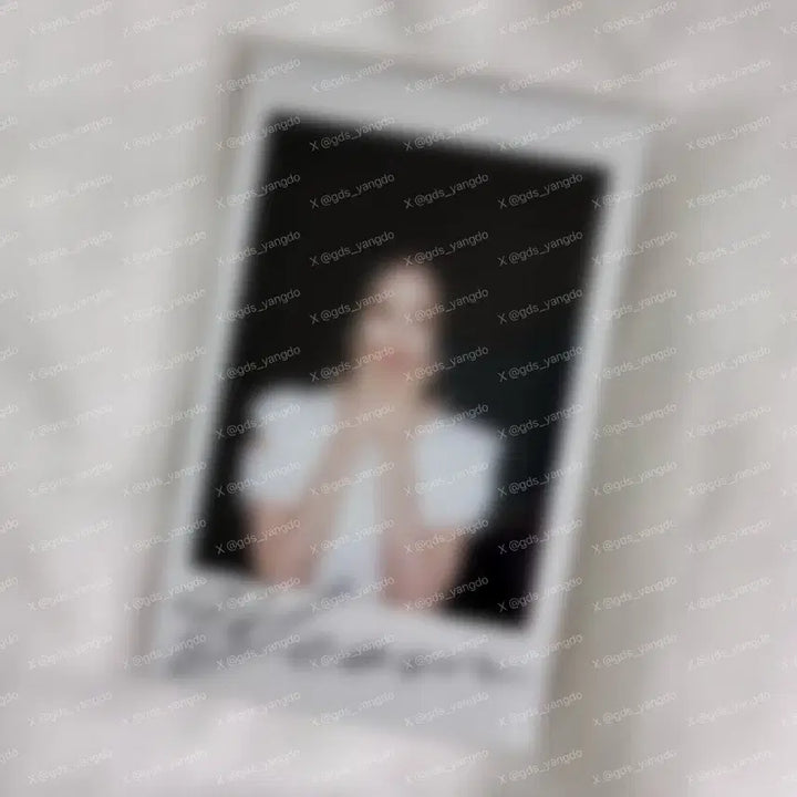 [BUNJANG] Izna Bang Ji-min Signed Polaroid Photocard (Music Video Outfit, Set The Tempo Lucky Draw) / 뮤비 착장) 이즈나 방지민 SET THE TEMPO 친필 싸인 폴라로이드 | 셋더템포 올리브영 럭드 싸폴 포카 메트로놈