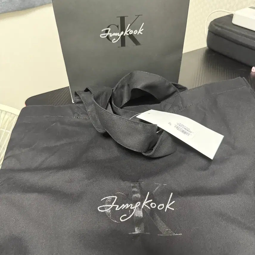 [BUNJANG] Calvin Klein Jungkook Collaboration Eco Bag / 캘빈클라인 정국 콜라보 정품 에코백