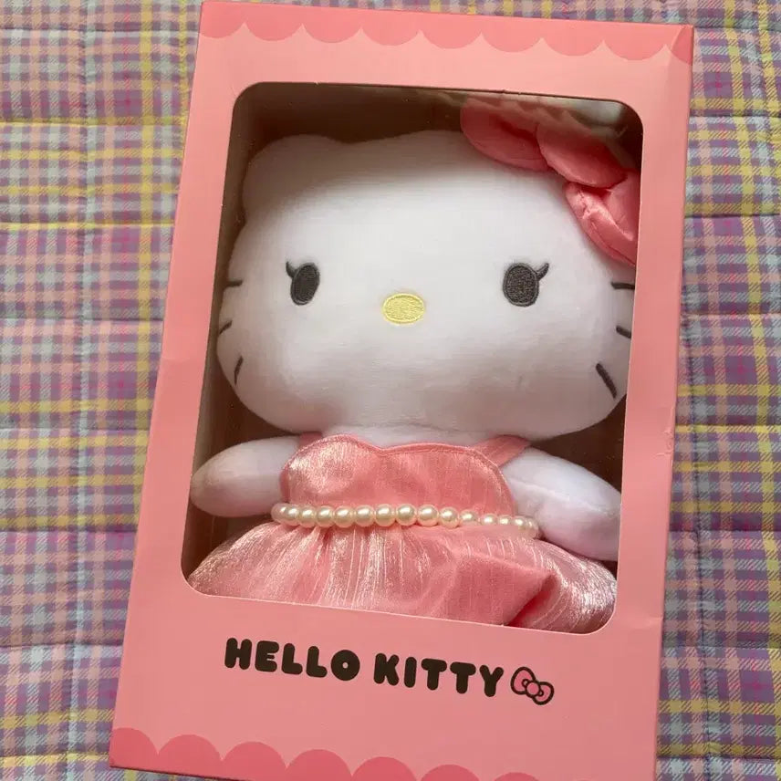 [BUNJANG] Sanrio x JISOO Hello Kitty Collaboration Doll / (가격제안 가능/제품박스O)산리오 헬로키티x지수 콜라보 인형