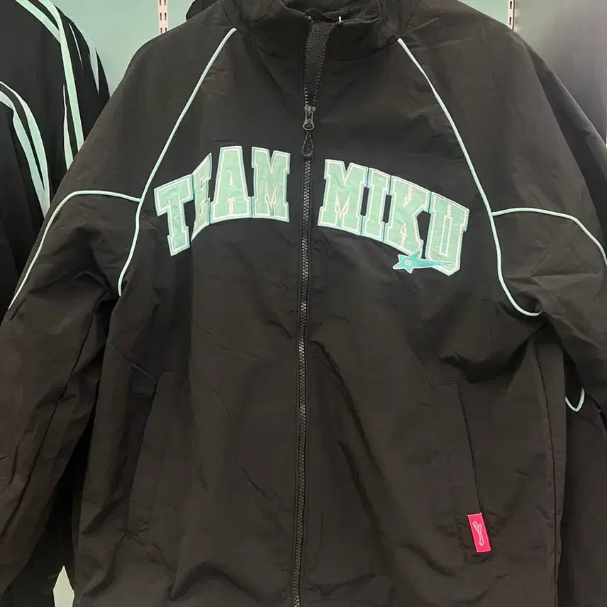 [BUNJANG] SPAO Hatsune Miku Windbreaker Jacket L (Sealed) / 스파오 미쿠 (L) 윈드브레이커 바람막이 미개봉