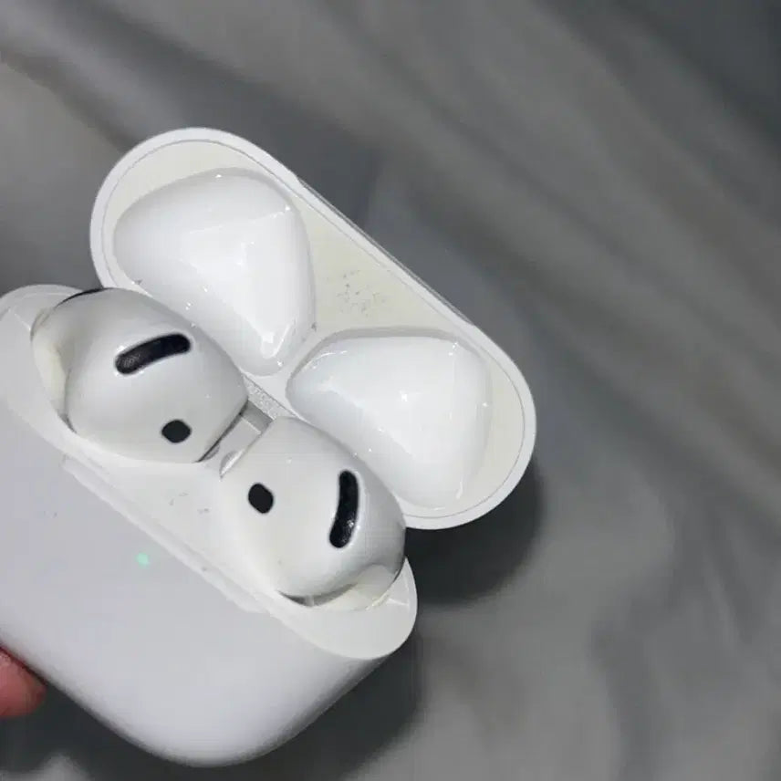 [BUNJANG] Apple AirPods 4th Gen with Active Noise Cancellation / 에어팟 4세대 노캔O