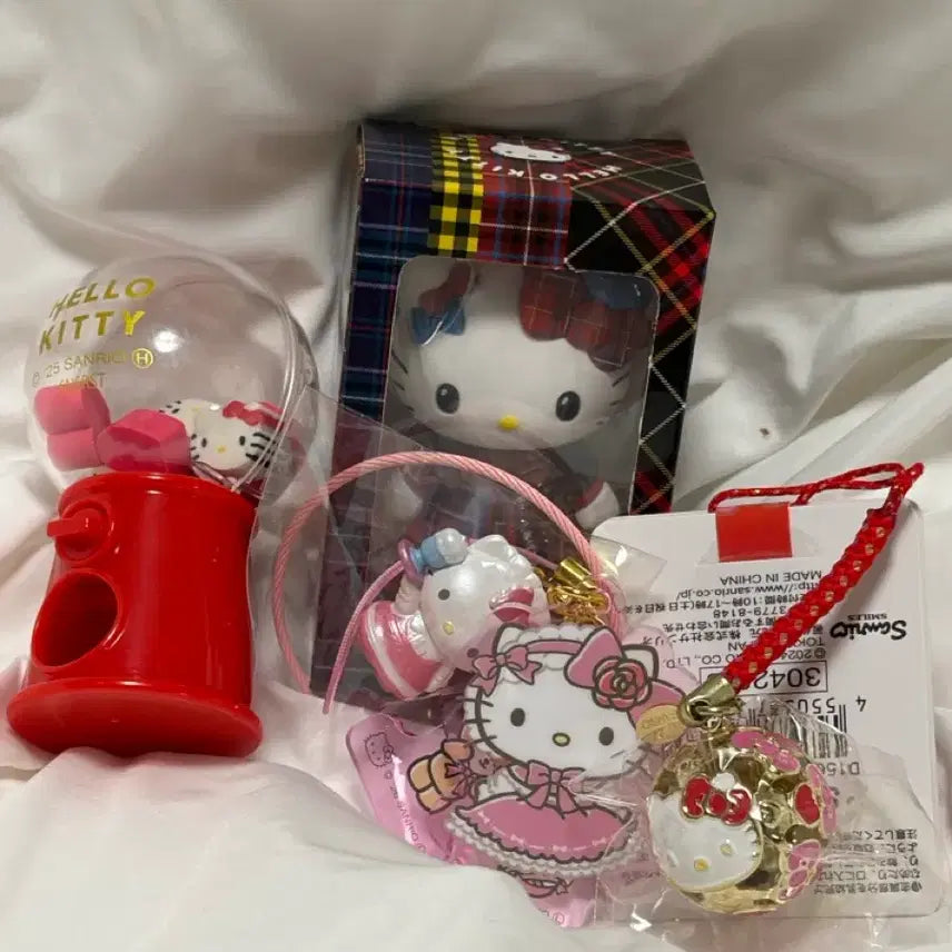 [BUNJANG] Hello Kitty Monokuro Figure &amp; Lovely Frill Series Keychain Set / 헬로키티 모노쿠로 피규어