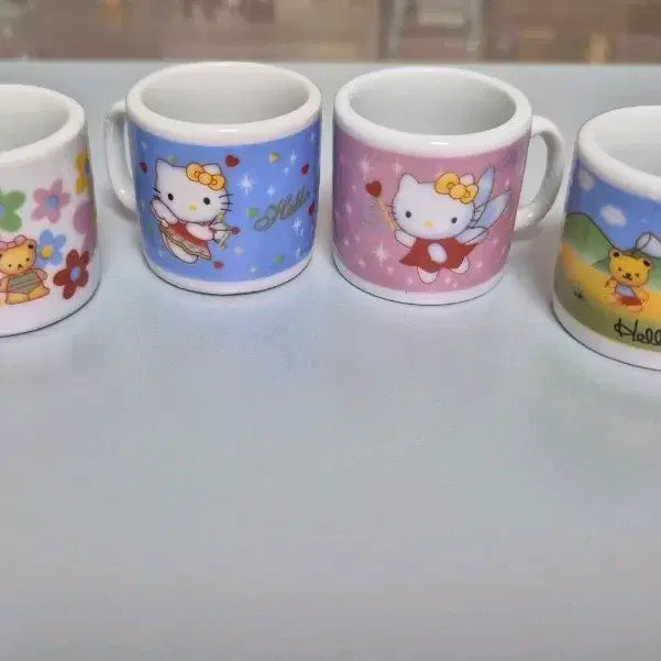 [BUNJANG] Hello Kitty Mini Mug Cup 4-Piece Bundle Set Miniature Interior Figure Dollhouse / 일괄)헬로키티 미니 머그컵 4개 세트 미니어쳐 인테리어 피규어 돌하우스